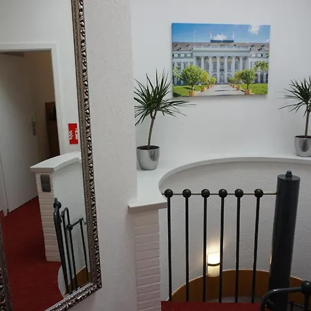 扬凡韦特酒店 酒店 *